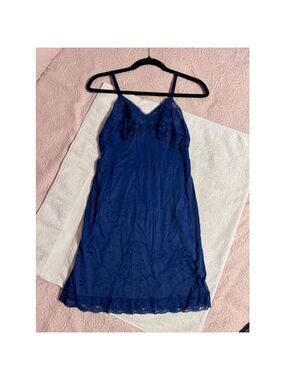 Vintage Penneys blue slip short adjustable straps. Size 32 ￼￼